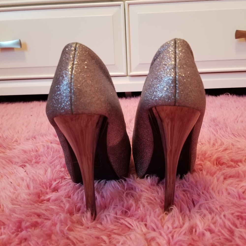Shoes - Picture 7 of 8